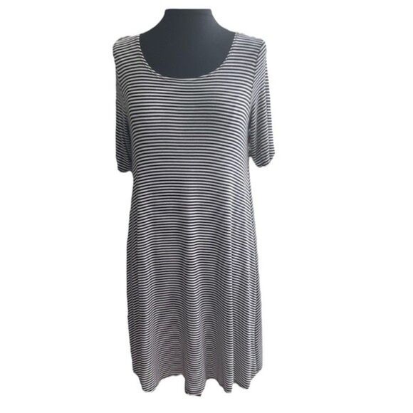 Alya Dress​ - Picture 1 of 6